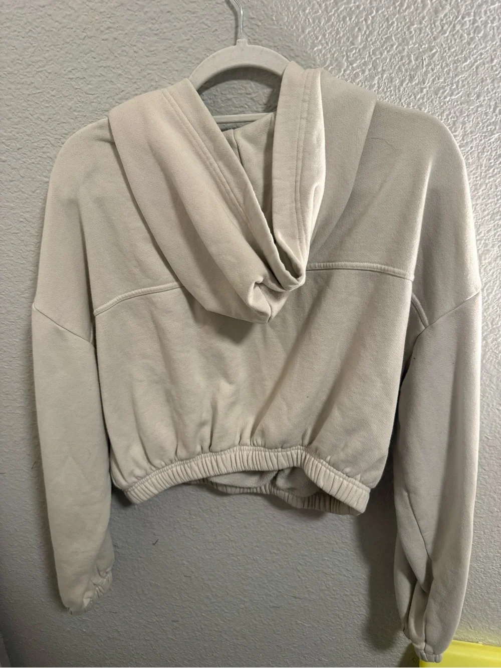 ALO Yoga Cropped Half-Zip Hoodie in Cream